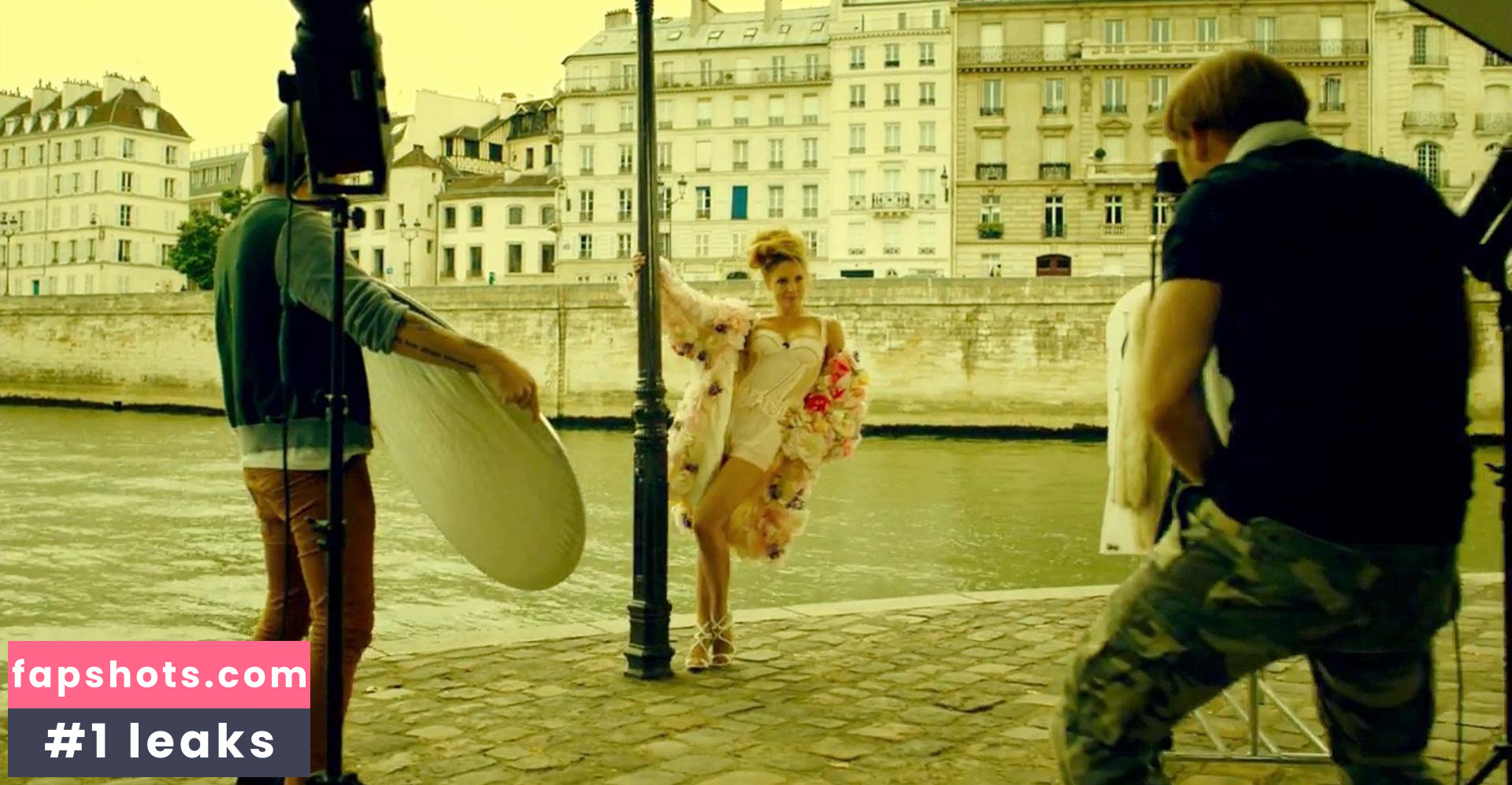 Lilou Fogli gallery photo #2