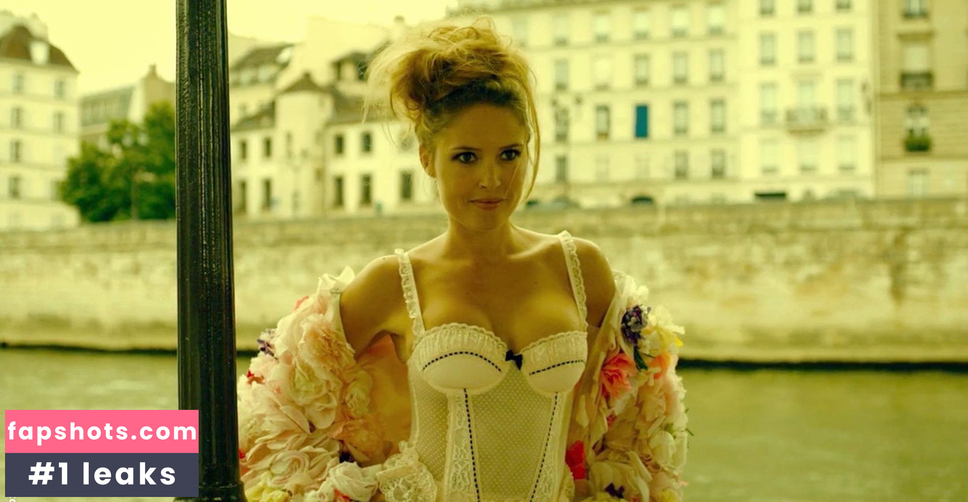 Lilou Fogli gallery photo #3