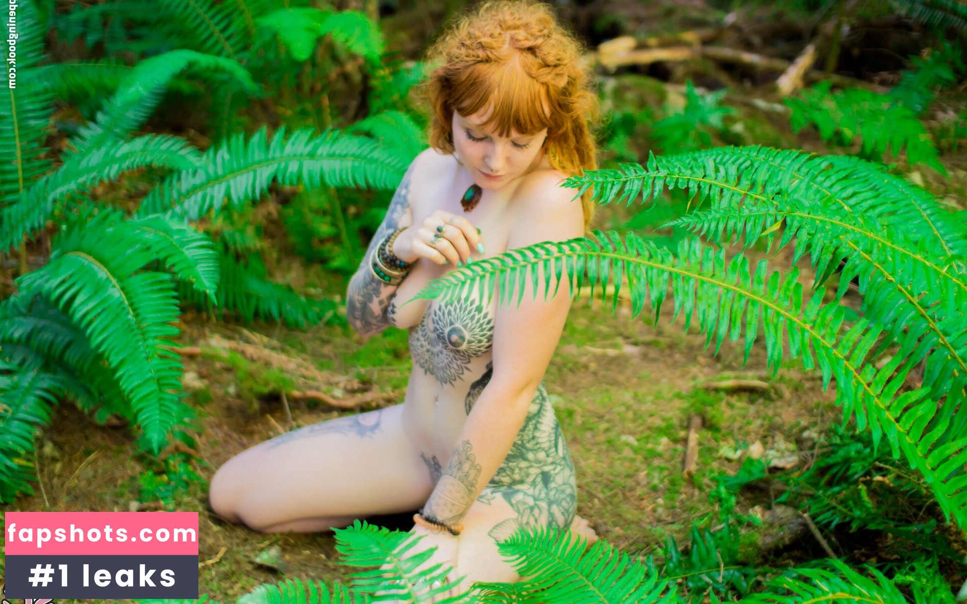 Lilredfoxx gallery photo #6