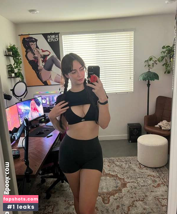 Lily Alcott gallery photo #25