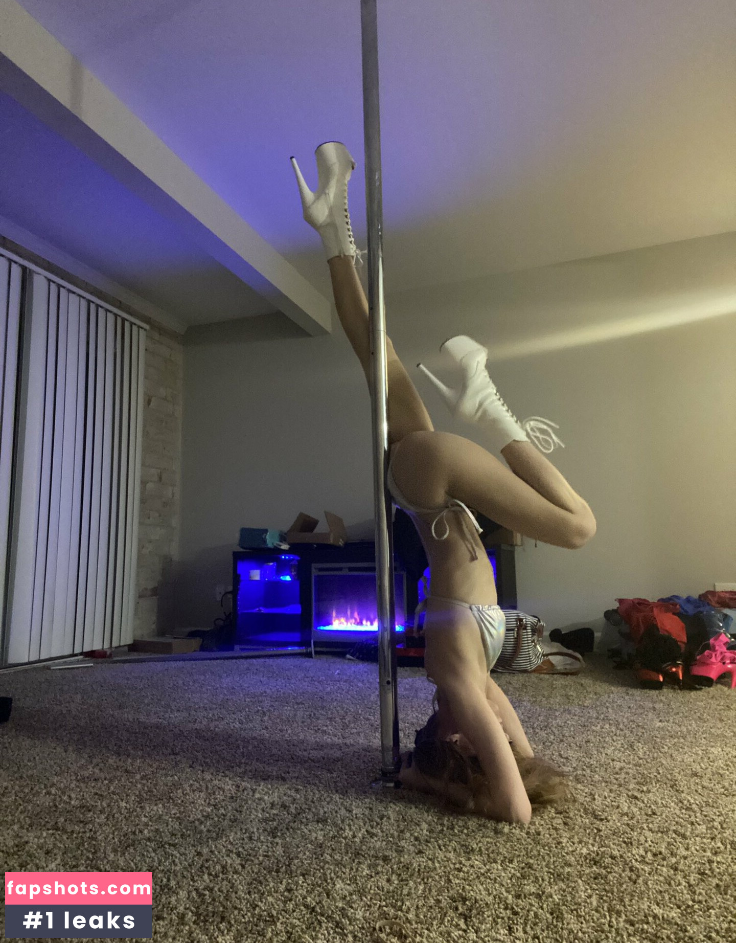 lily_brooke gallery photo #6