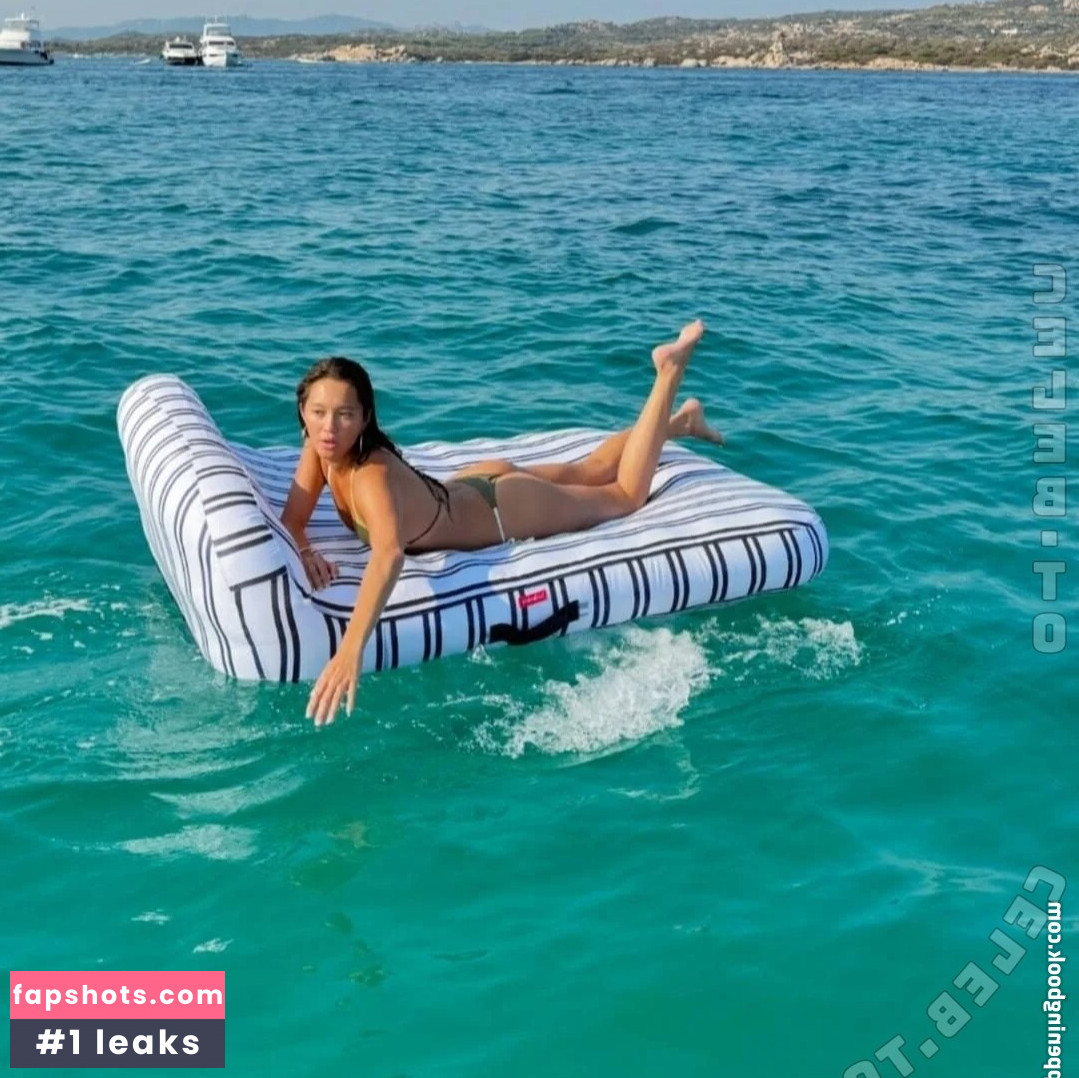 Lily Chee gallery photo #16