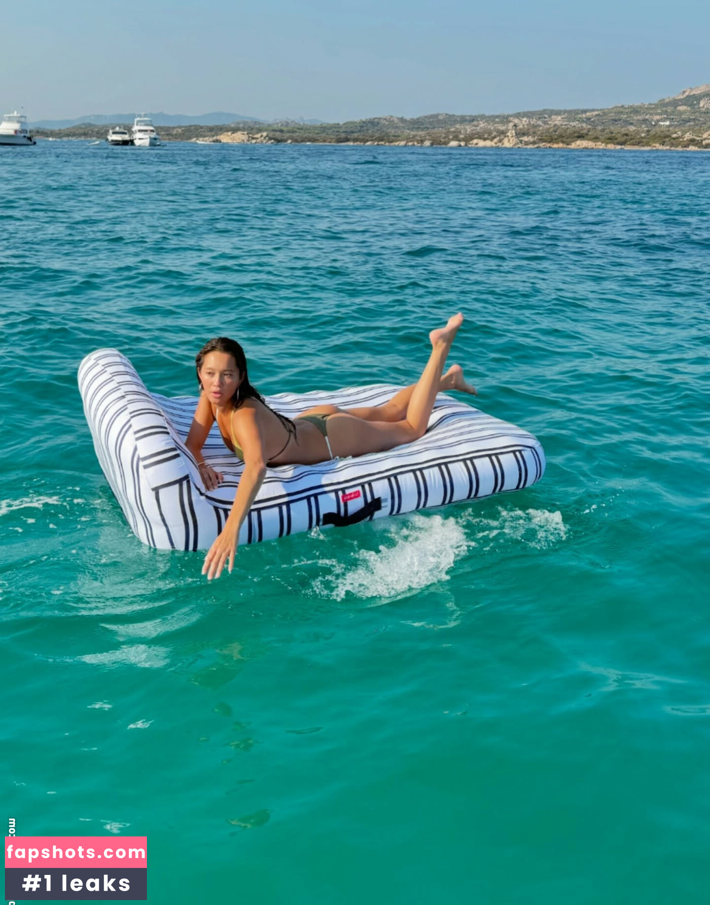 Lily Chee gallery photo #31