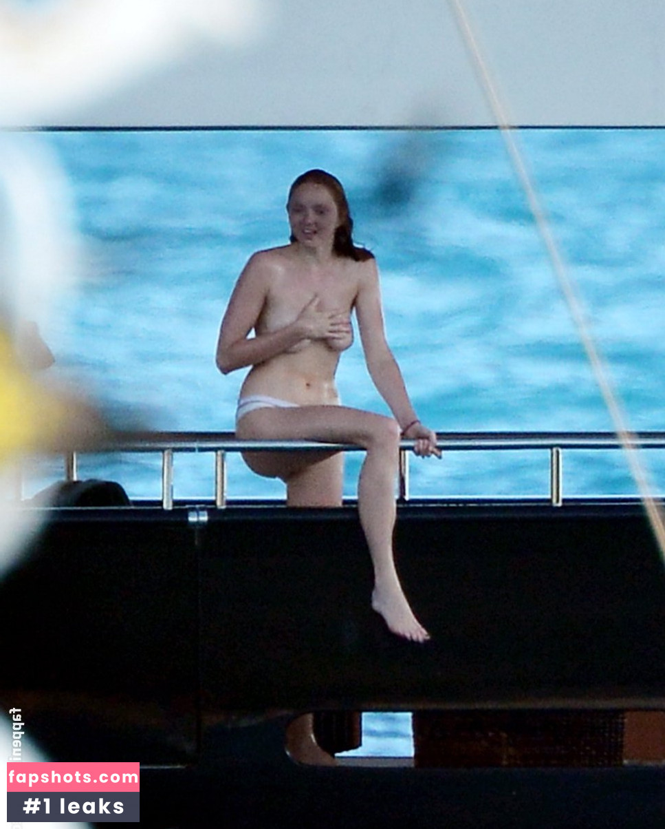 Lily Cole Filtración Desnuda OnlyFans Foto #110 - Fapshots
