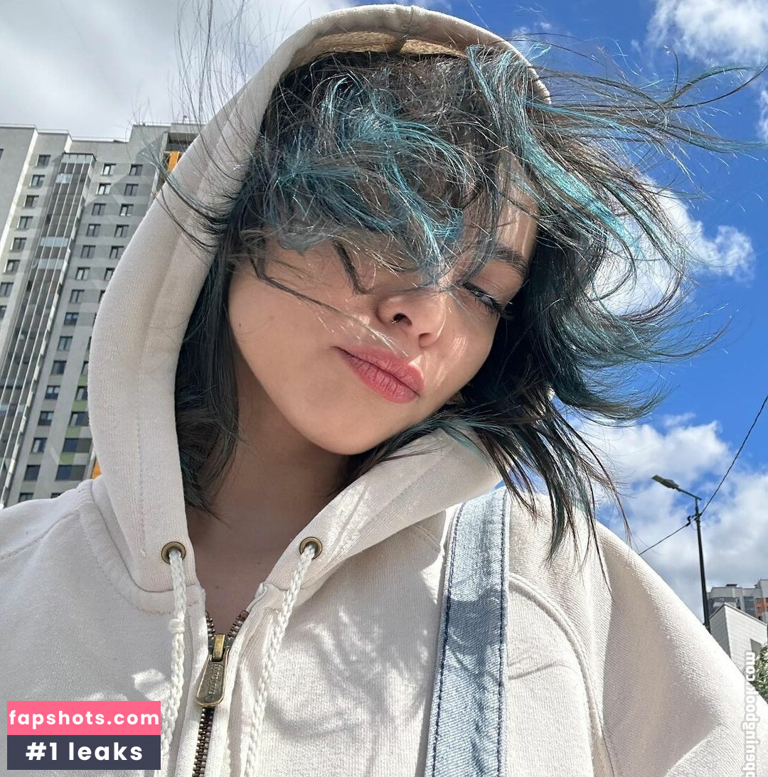 Lily_Ewing gallery photo #4