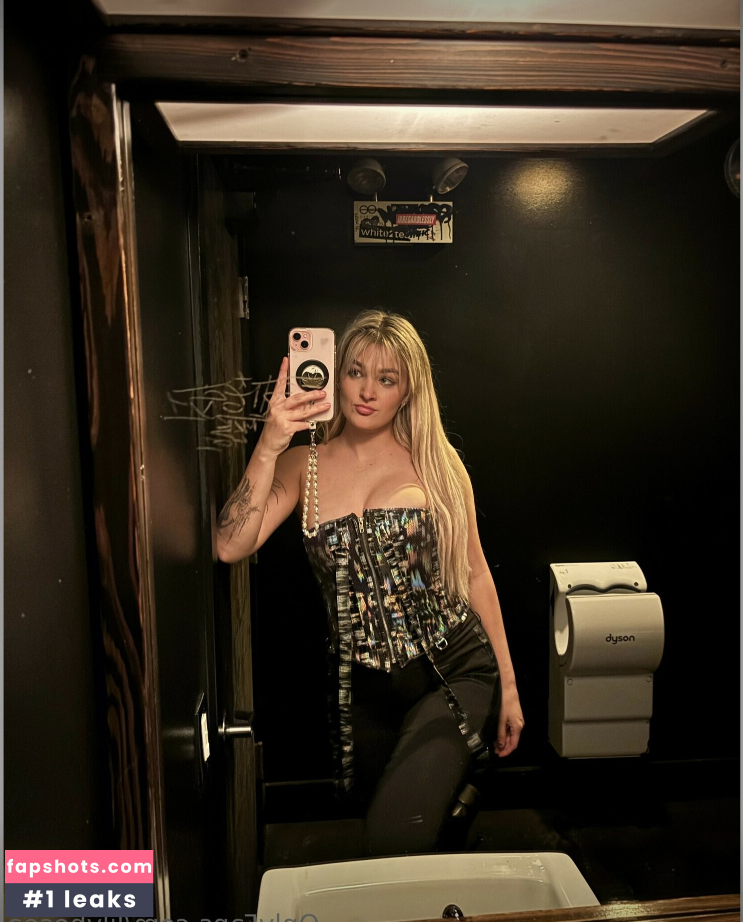 Lily Hosea gallery photo #8