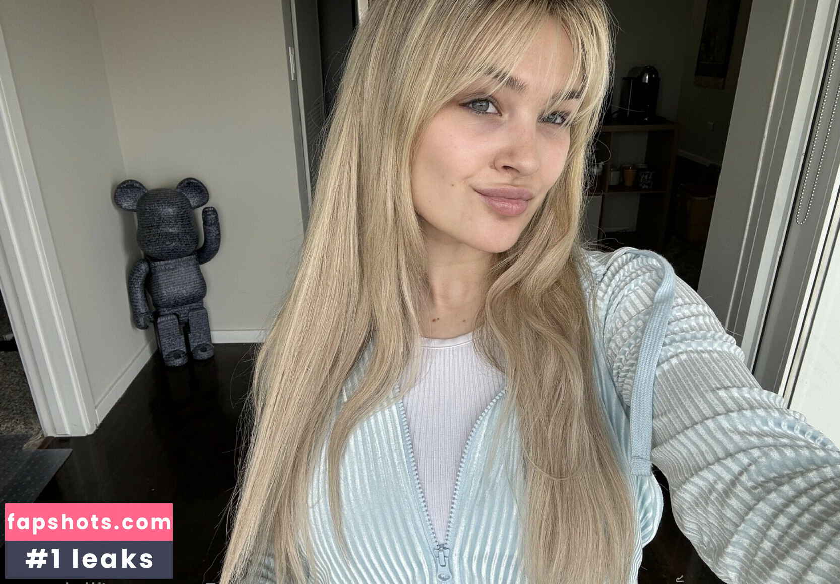 Lily Hosea gallery photo #10