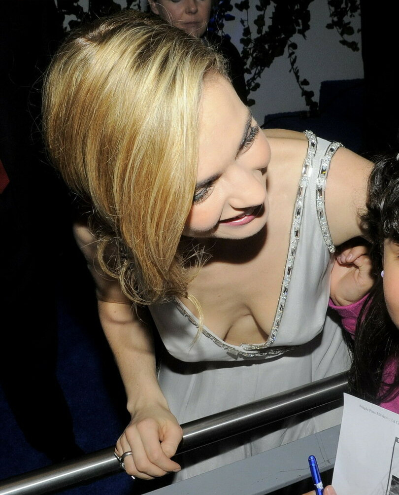 lily-james Filtración Desnuda OnlyFans Foto #958 - Fapshots