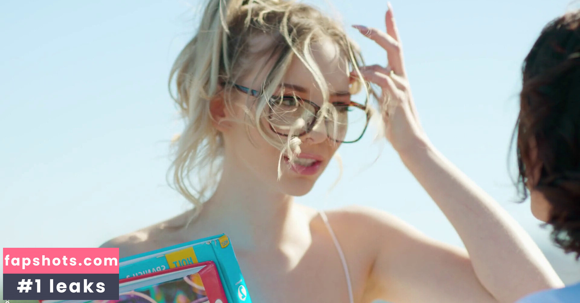 Lily Larimar gallery photo #12