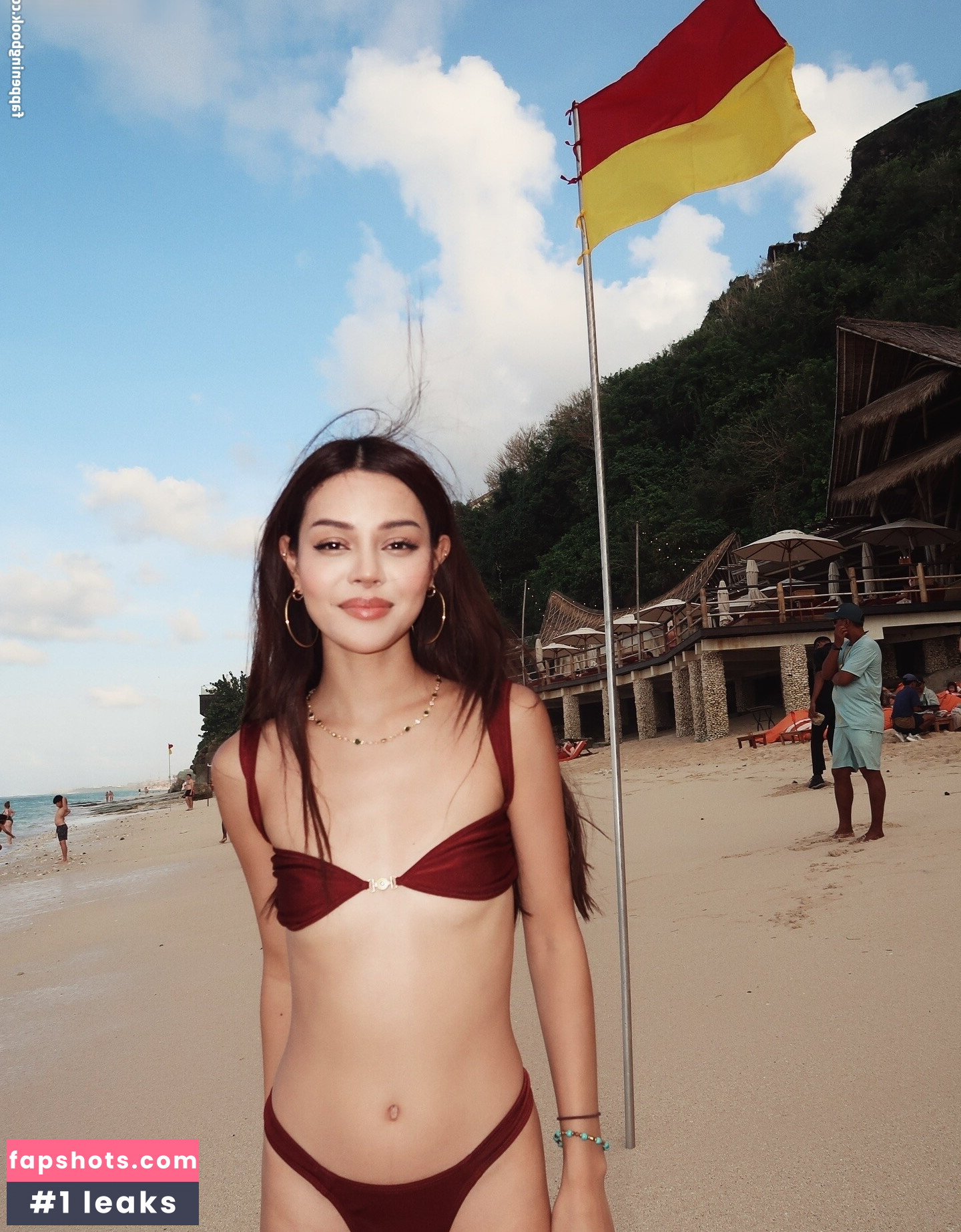 Lily May Mac gallery photo #2