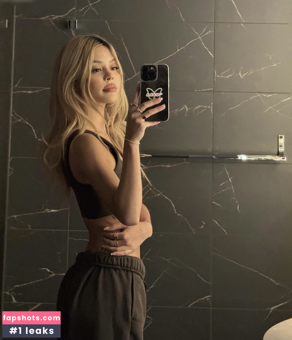 Lily Maymac gallery photo #2