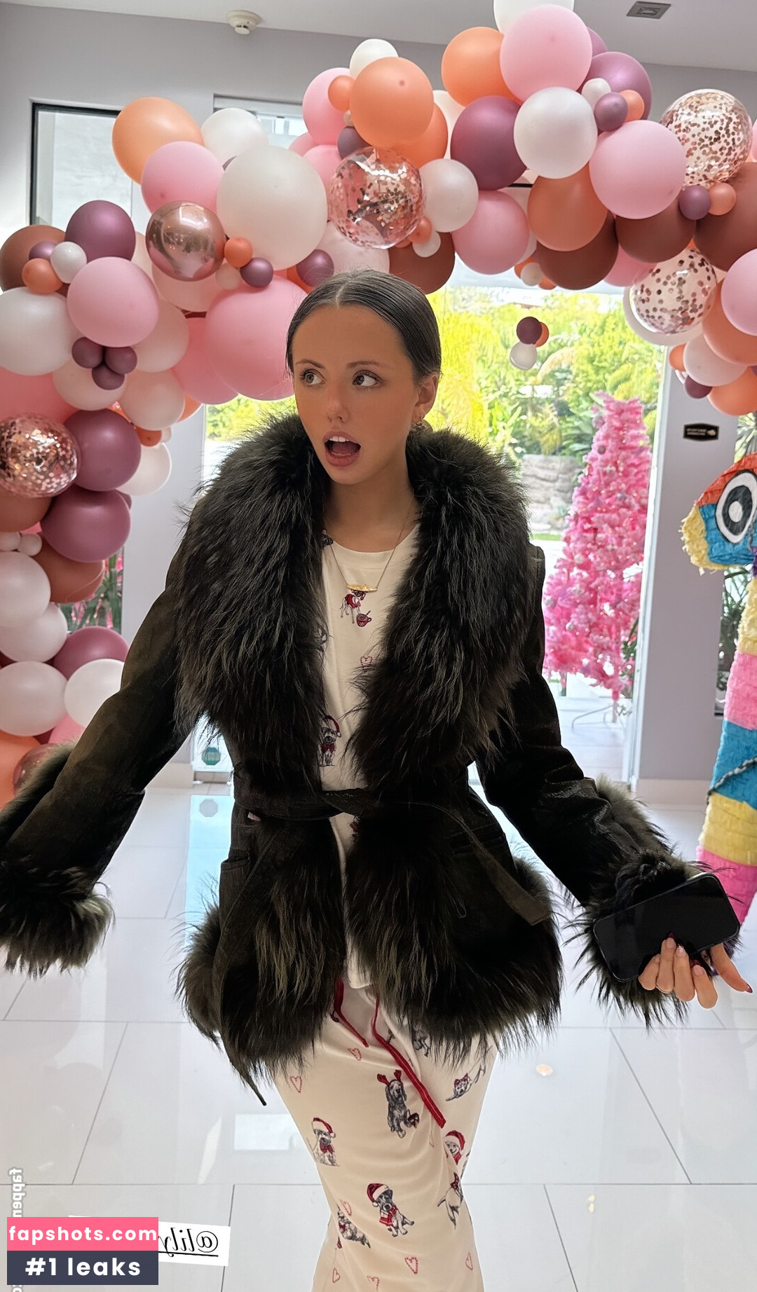 Lily Mo Sheen Filtración Desnuda OnlyFans Foto #16 - Fapshots