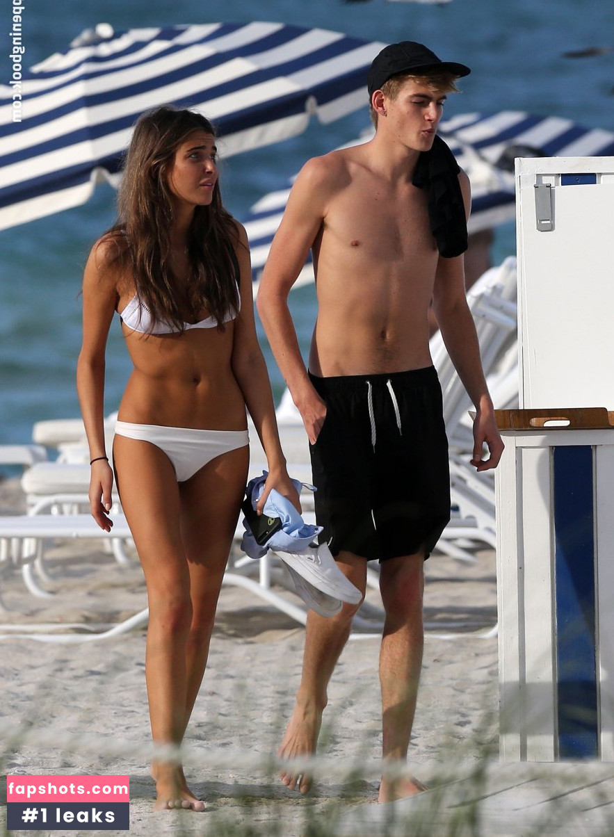 Lily Moulton gallery photo #16