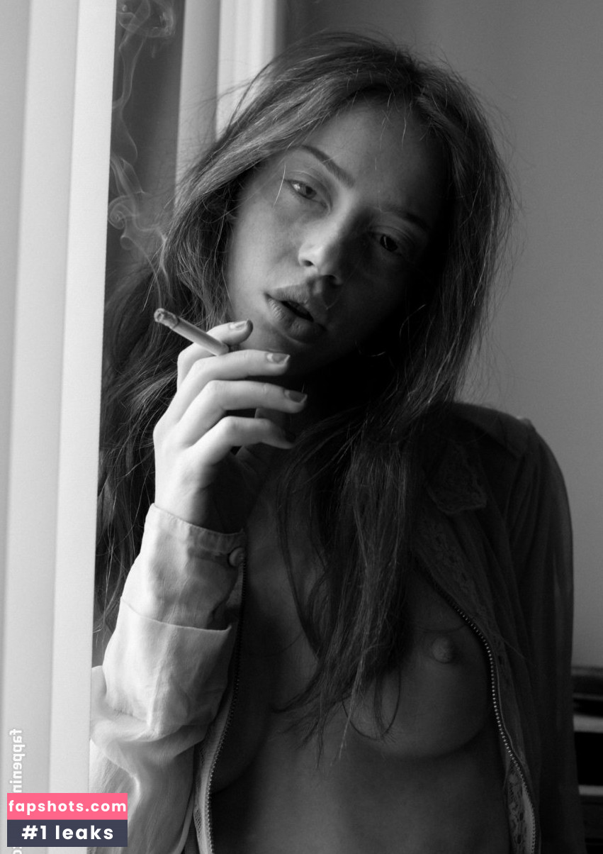 Lily Newmark Nude Leaks OnlyFans Photos #13 - LeakJerk