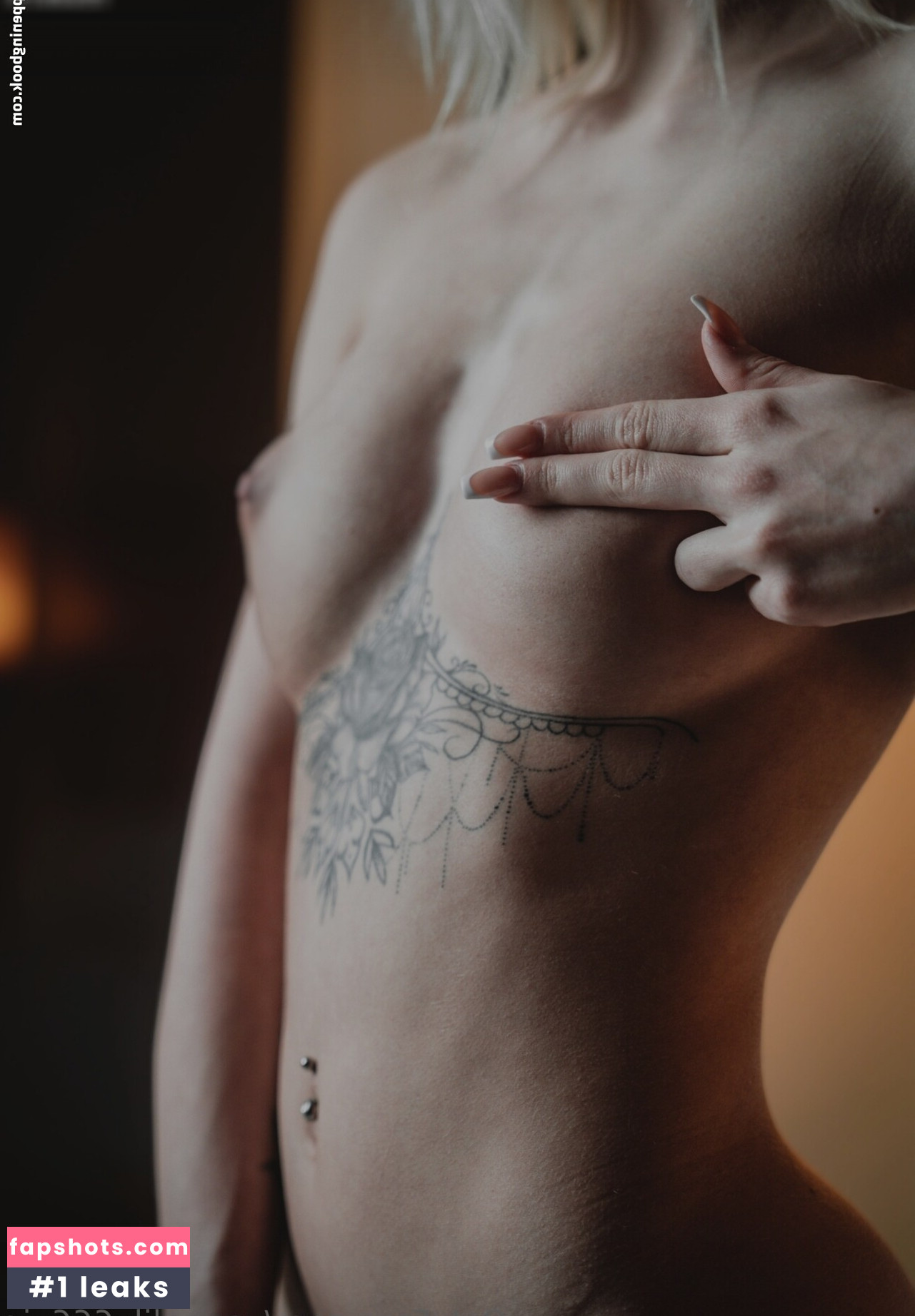 Lily gallery photo #3