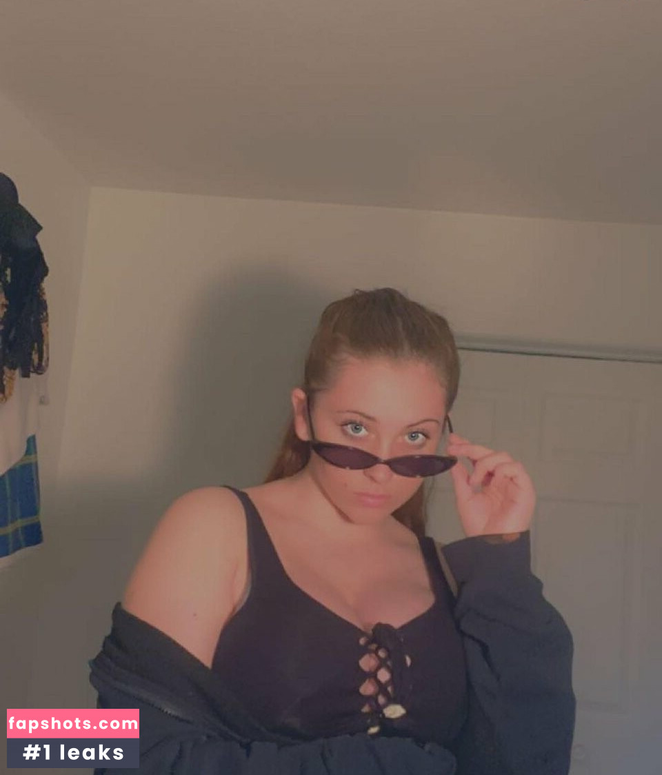 Lily Patrick gallery photo #20