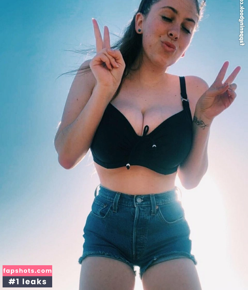 Lily Patrick gallery photo #6