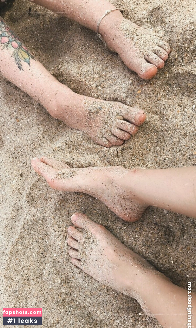 Lily Quinn Nude Leaks OnlyFans Photos #22 - LeakJerk