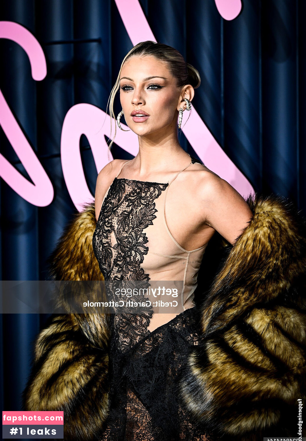 Lily Rowland gallery photo #11