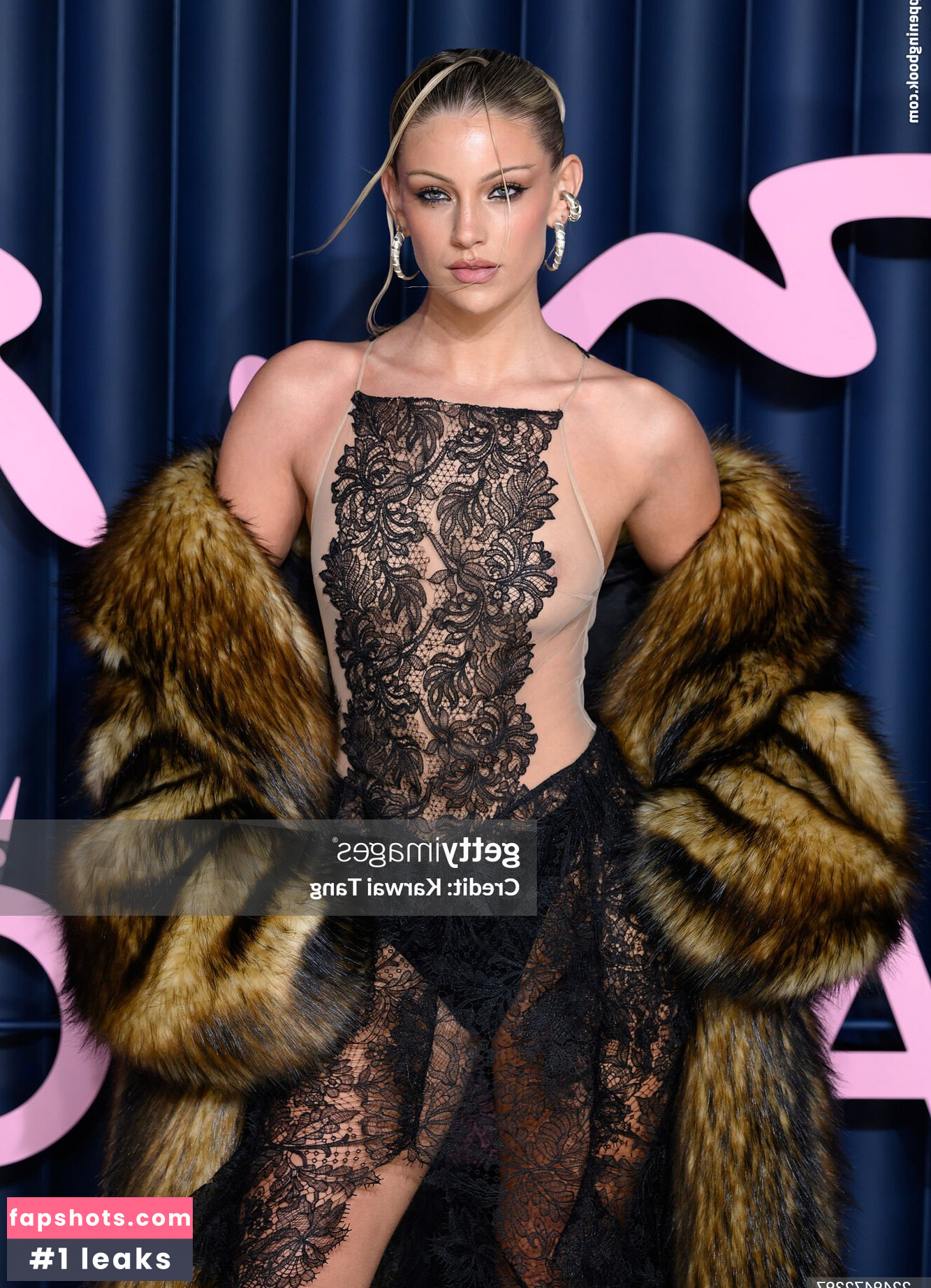 Lily Rowland gallery photo #12