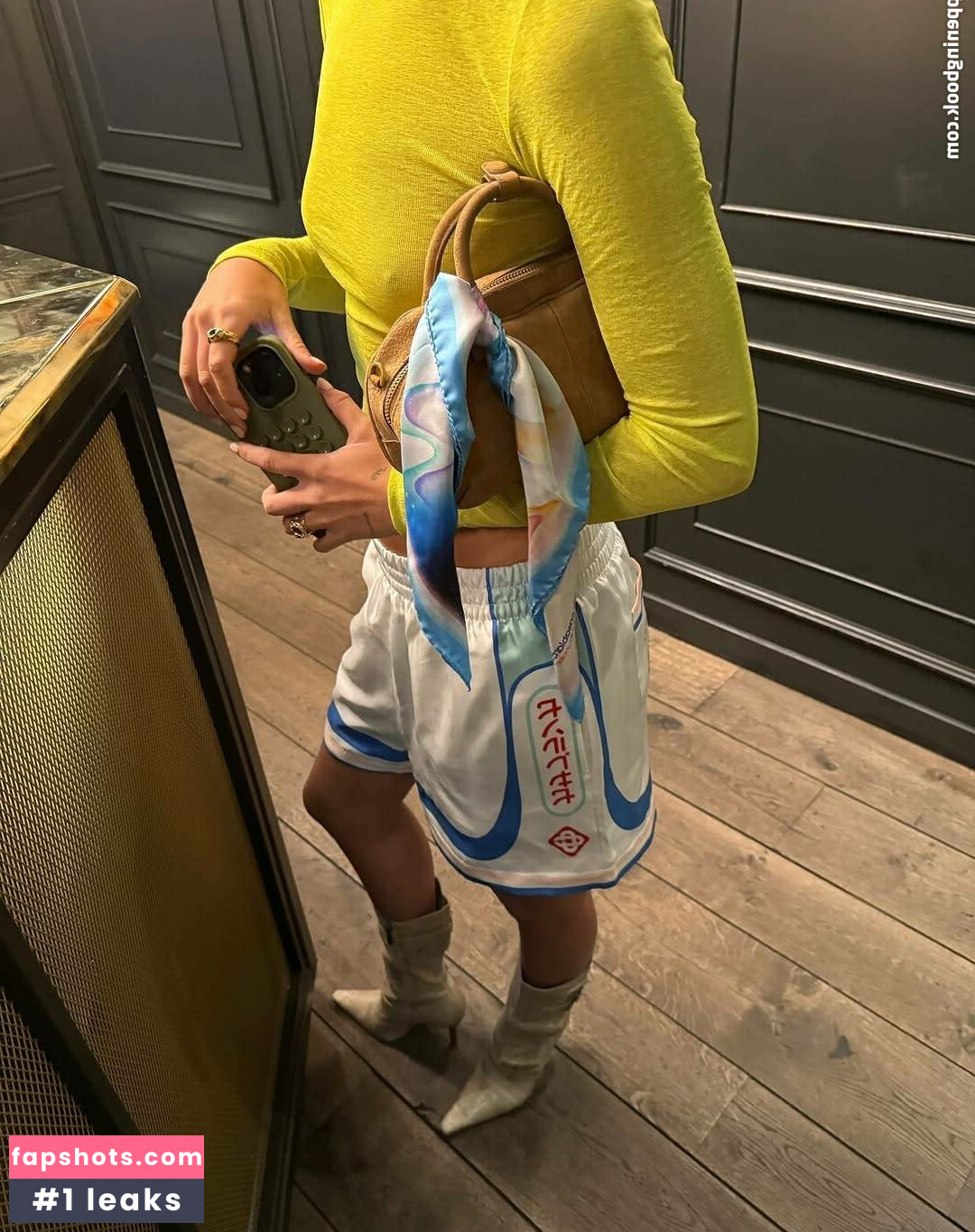 Lily Rowland gallery photo #16