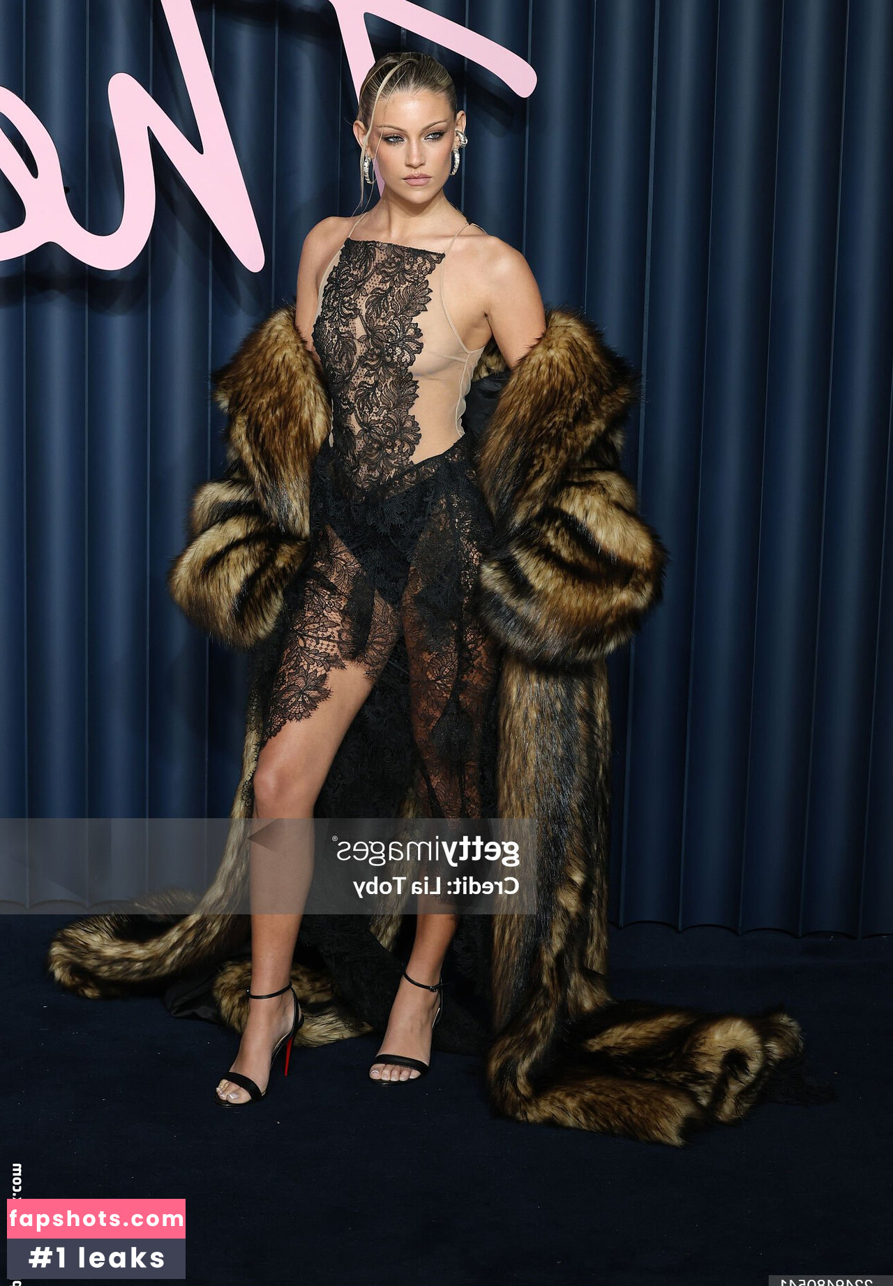 Lily Rowland gallery photo #5