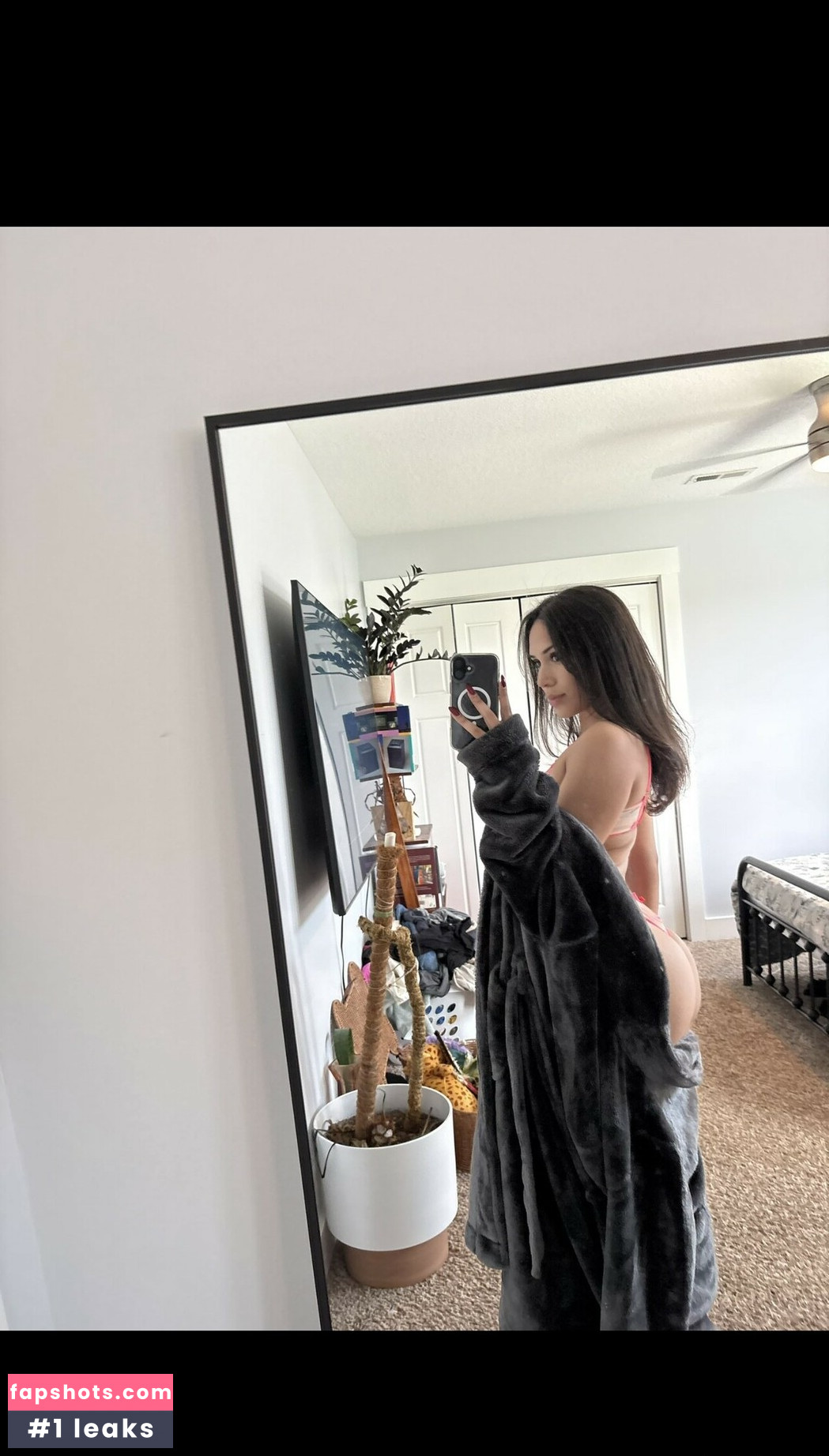 Lily Taylor gallery photo #2