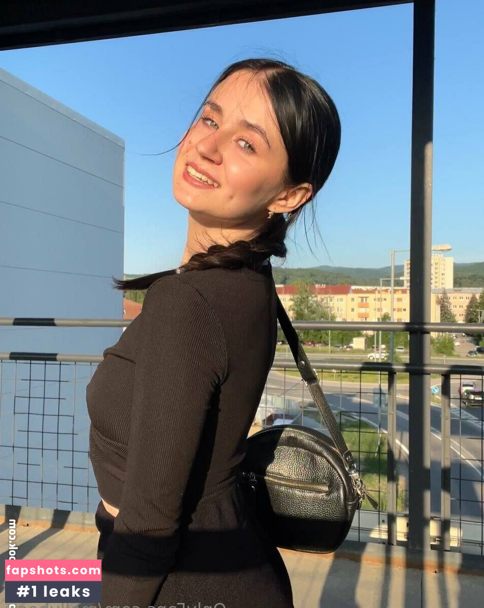 lilyfoxe nude babe gallery