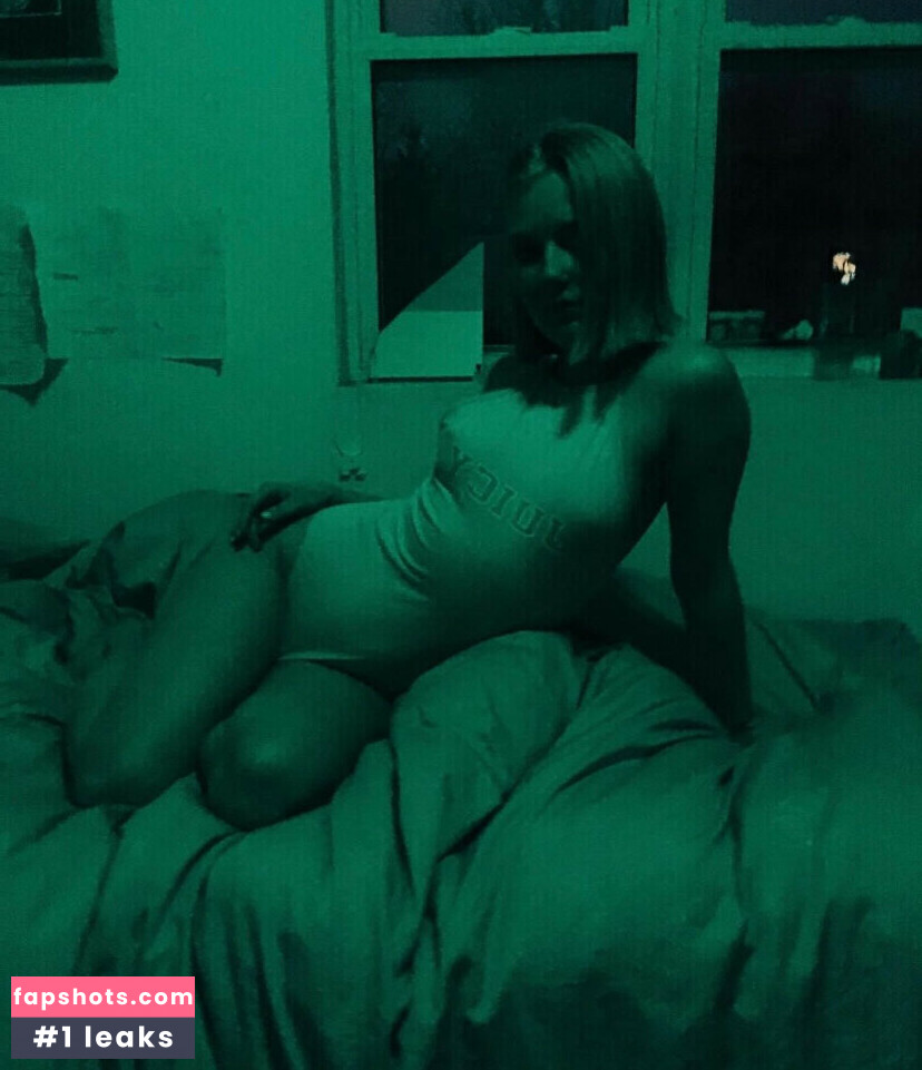 lilyisthatyou gallery photo #3