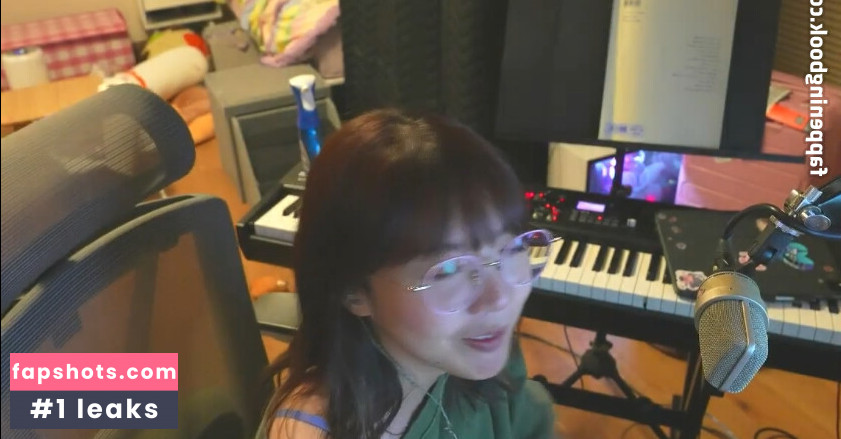 LilyPichu gallery photo #155