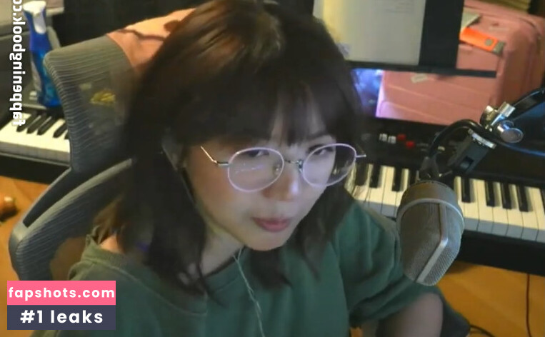 LilyPichu gallery photo #159