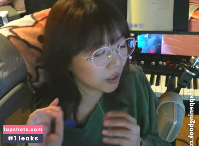 LilyPichu gallery photo #160