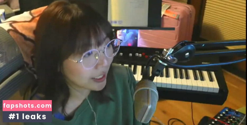 LilyPichu gallery photo #165