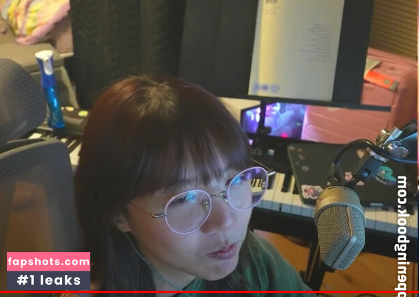 LilyPichu gallery photo #166