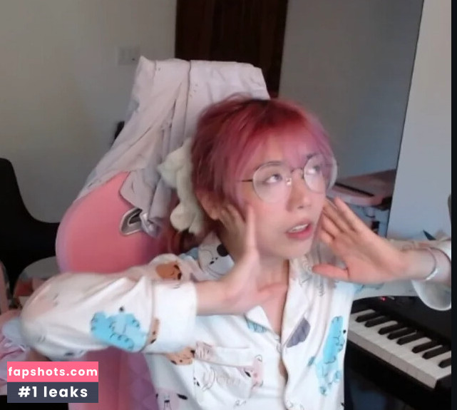 LilyPichu gallery photo #24