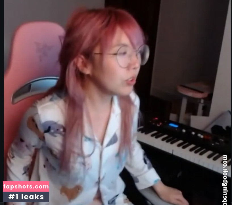LilyPichu gallery photo #26