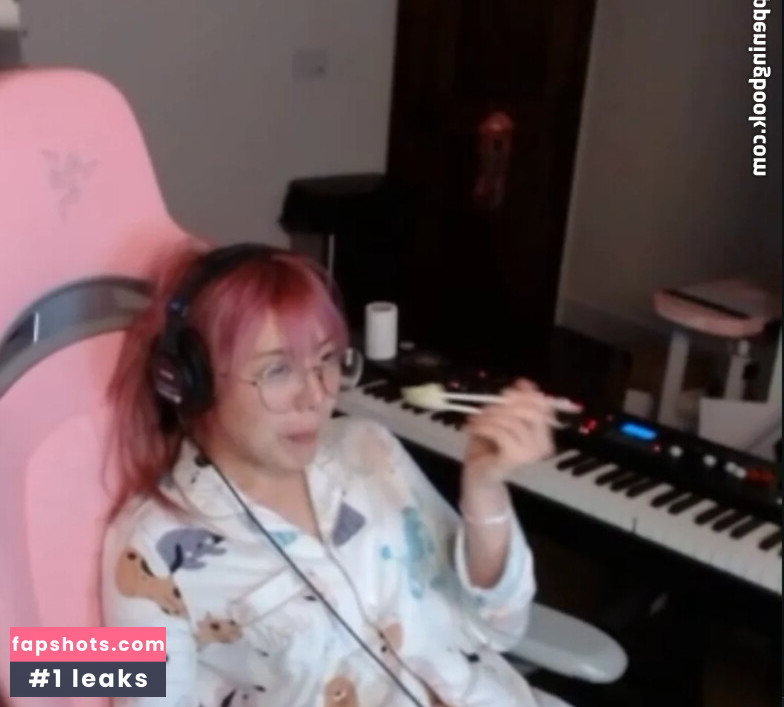 LilyPichu gallery photo #29