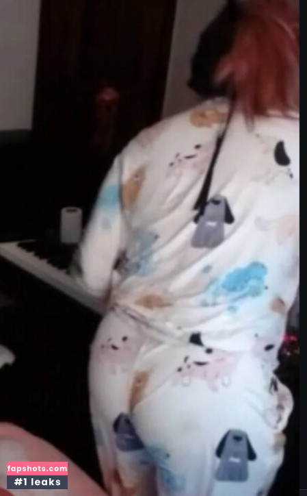 LilyPichu gallery photo #32