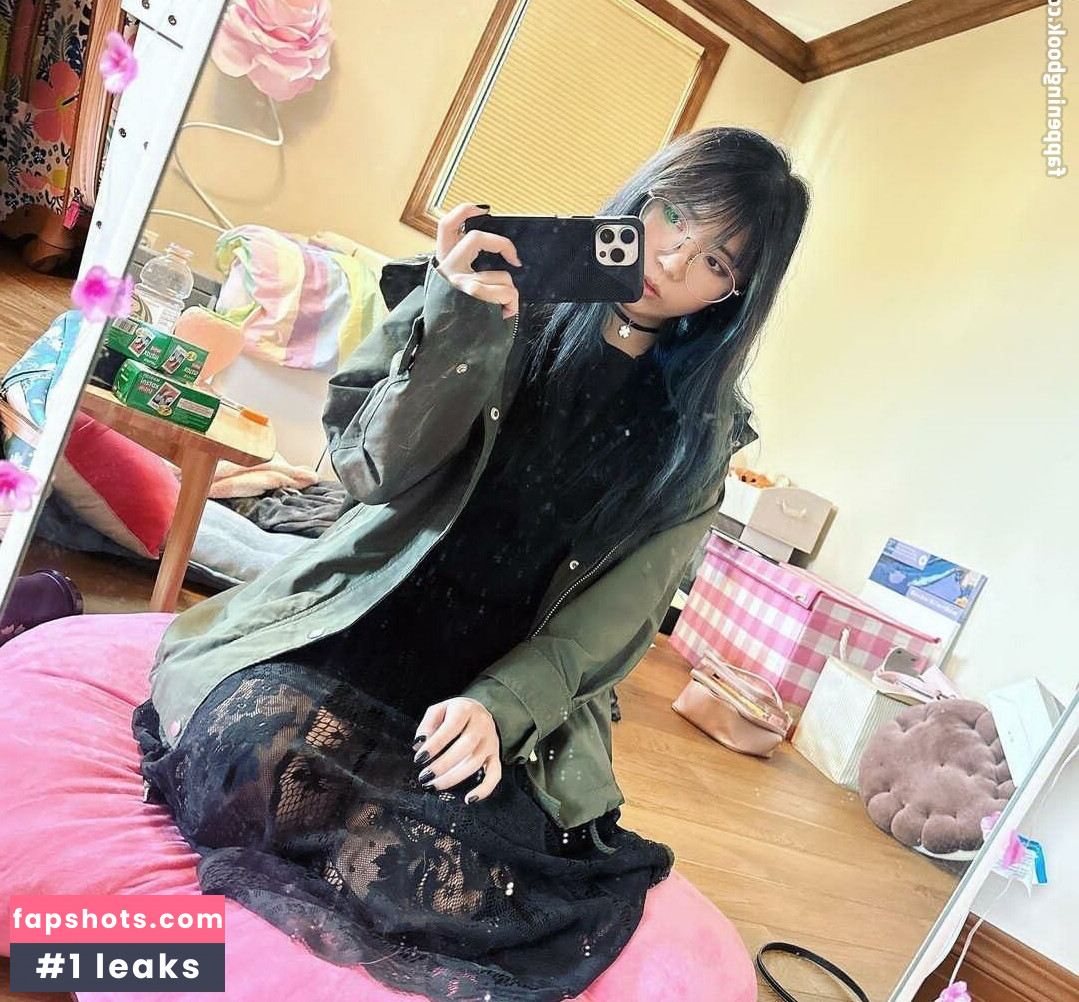 LilyPichu gallery photo #526
