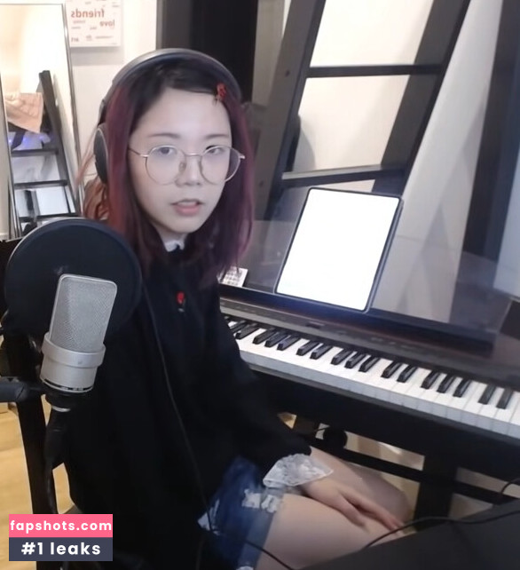 LilyPichu gallery photo #559