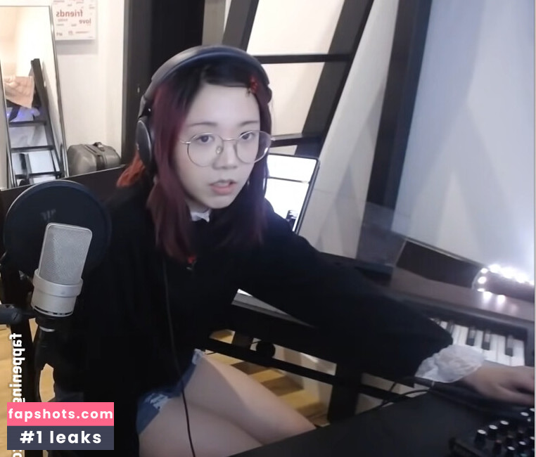 LilyPichu gallery photo #563