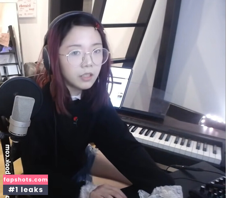 LilyPichu gallery photo #565