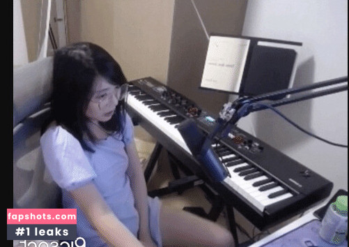 LilyPichu gallery photo #566