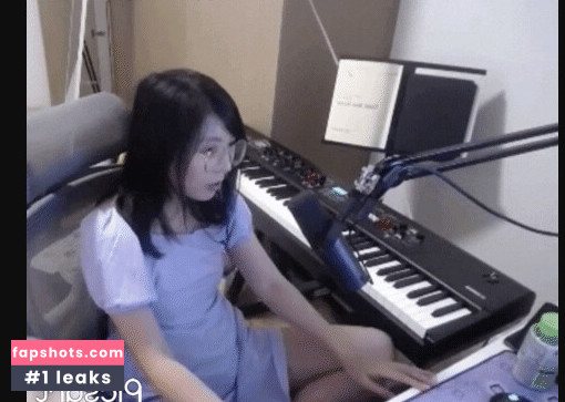 LilyPichu gallery photo #575
