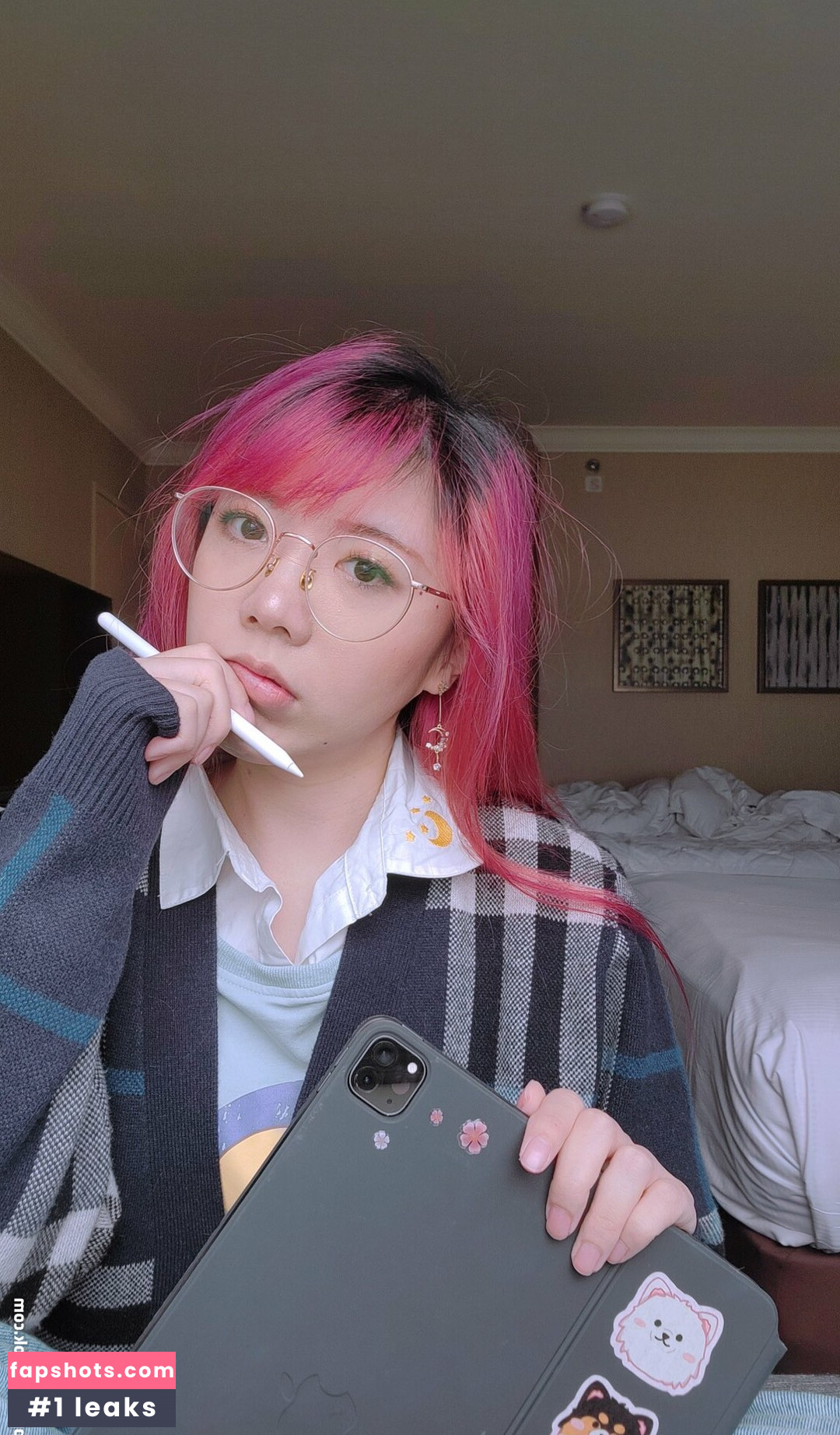 LilyPichu gallery photo #596