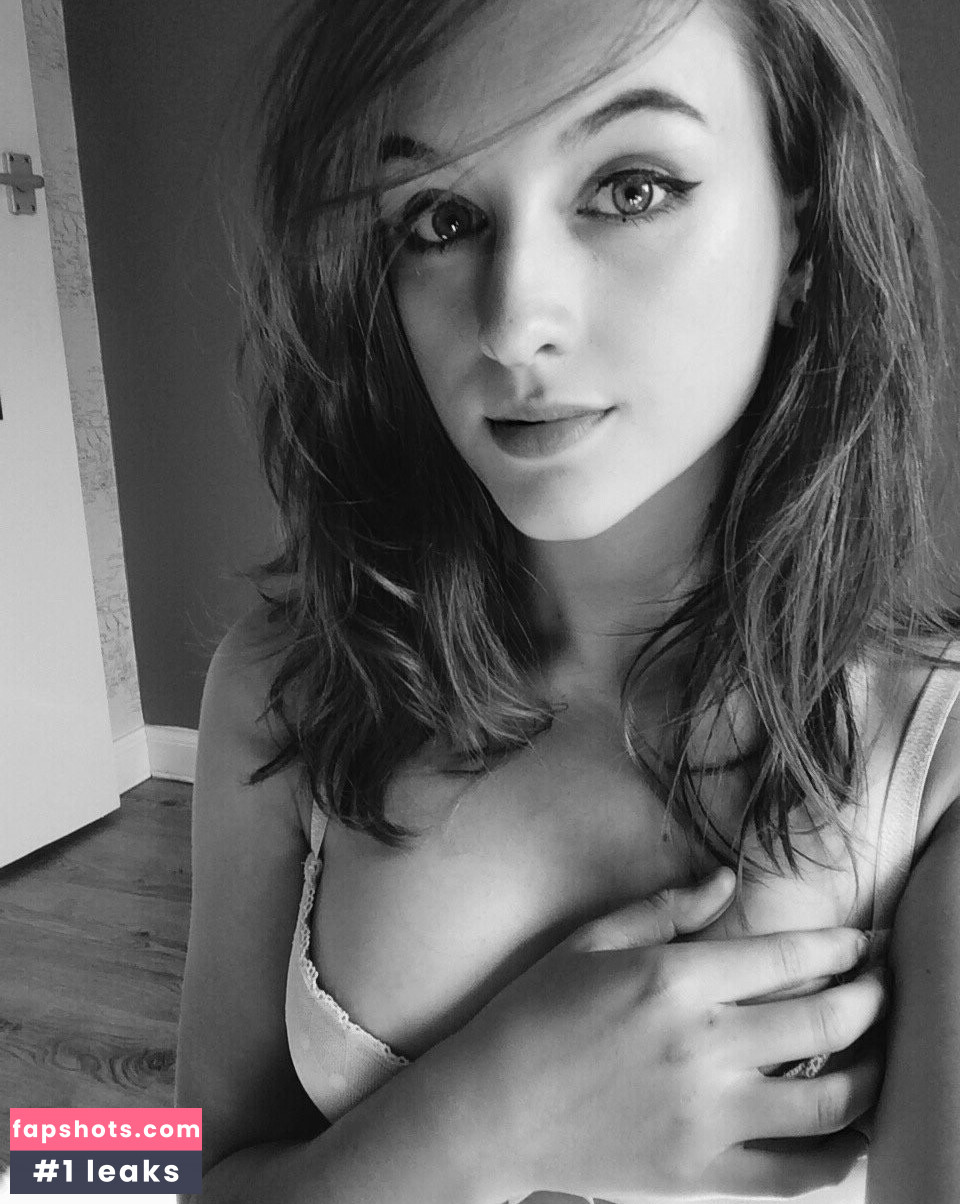 LilZelda gallery photo #12