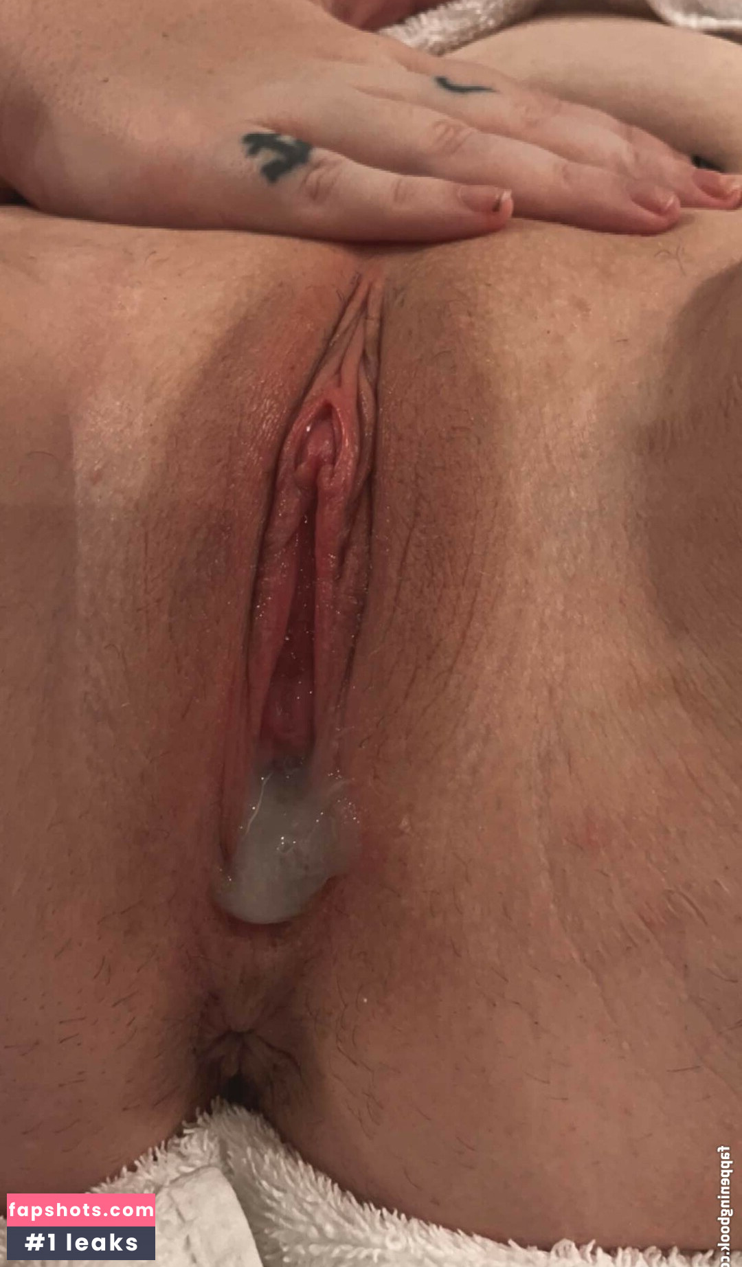 Limp_Britzkit nude babe gallery