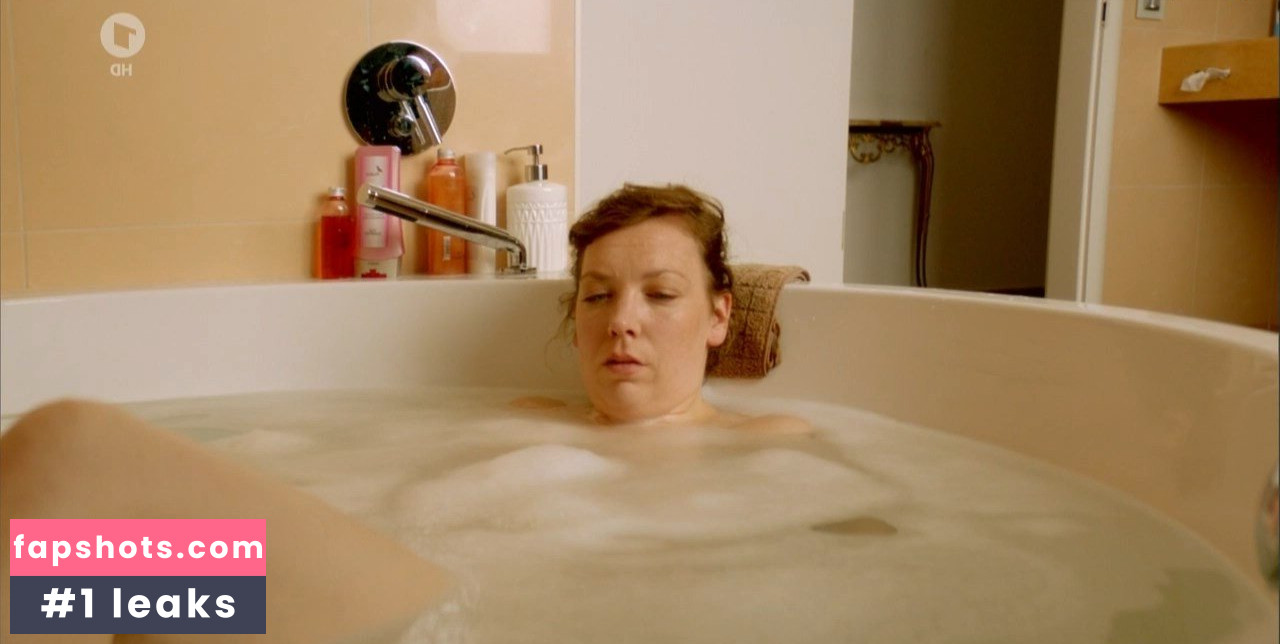 Lina Beckmann gallery photo #2