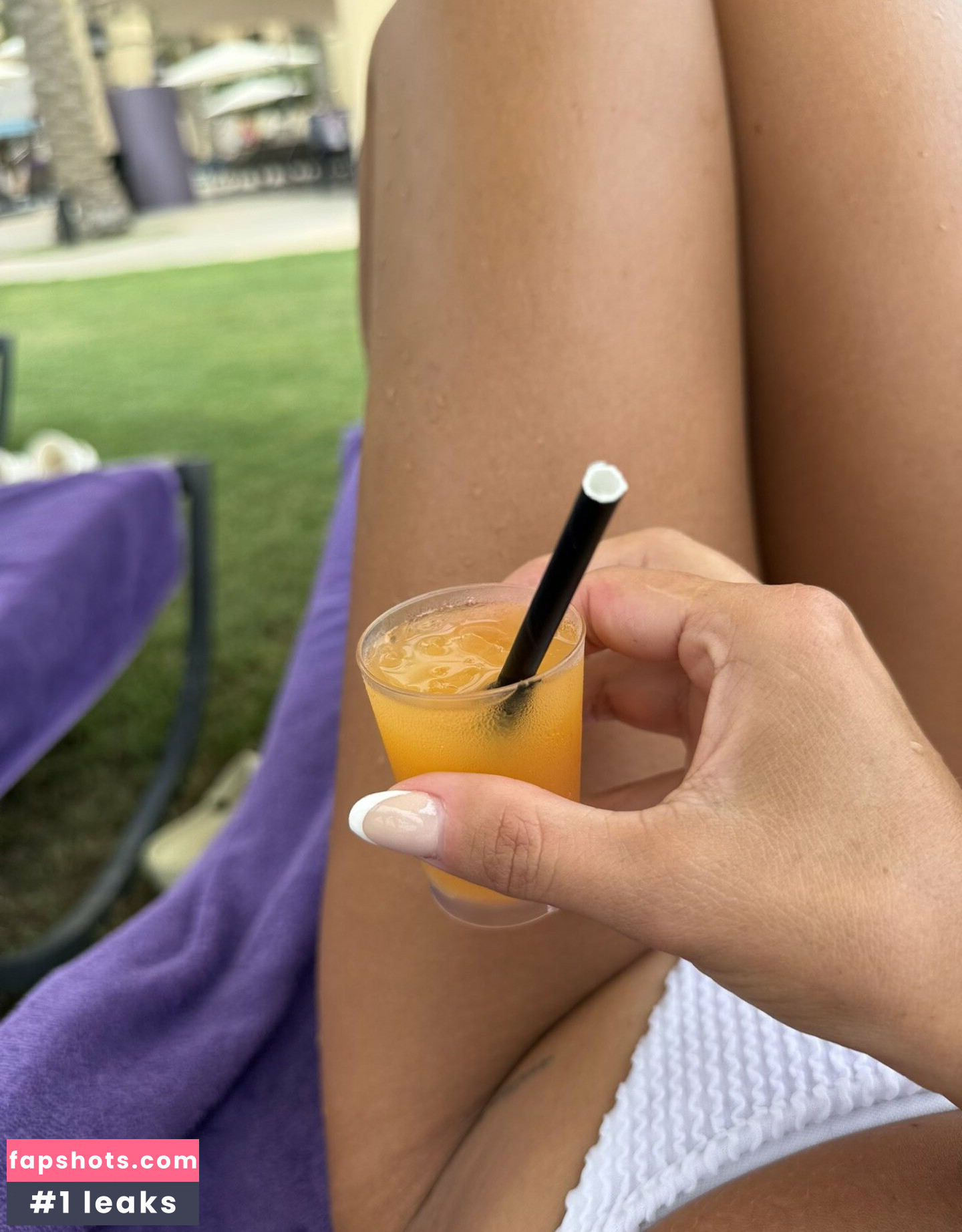 Lina H gallery photo #14