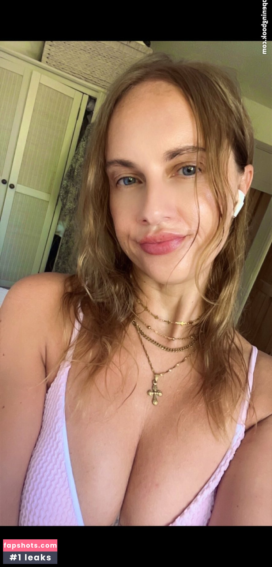 Lina H gallery photo #25